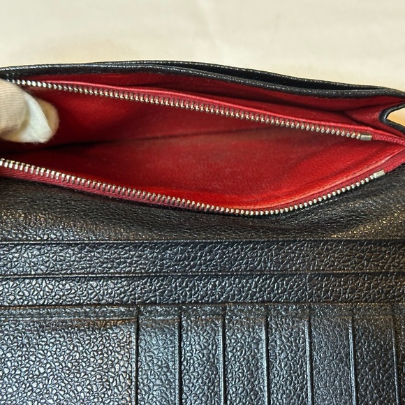 Black Leather Wallet with gold Accent and Minimalist Design pebbled leather - Picture 11 of 15